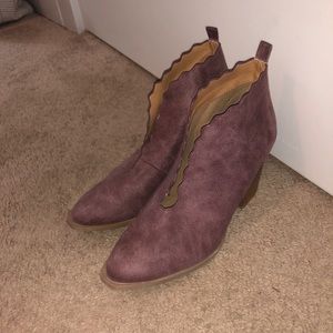 Mauve Scallop booties
